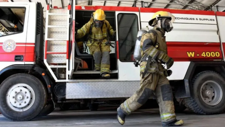 La casa del exgobernador Jorge Sobisch sufrió graves daños materiales por un incendio.