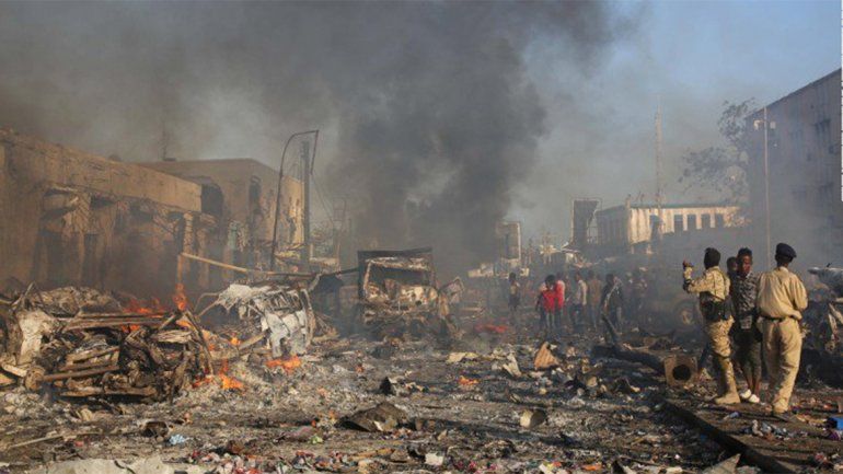 Más de 200 muertos en uno de los peores atentados en la historia de Somalia