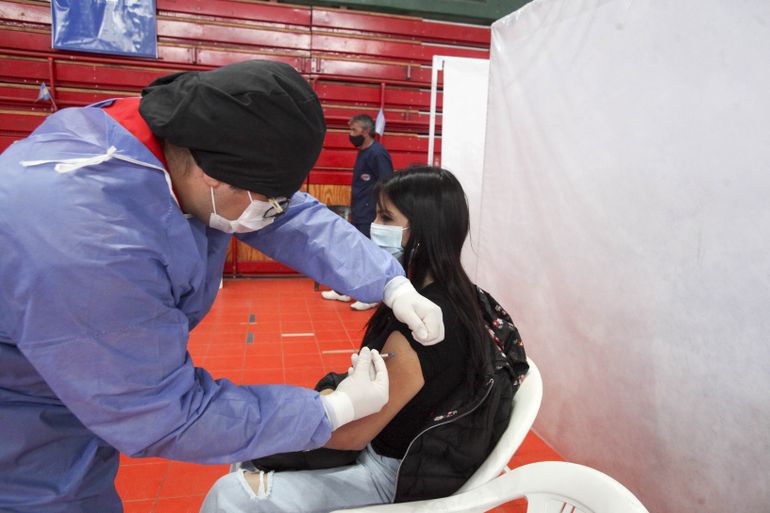 La vacunación sigue a paso firme. Hoy habrá anuncios para la pediátrica.