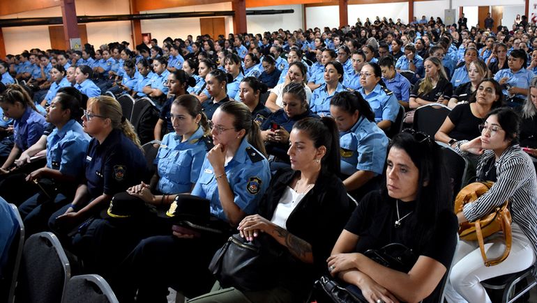 Rolando Figueroa propuso una nueva ley que incluya a las mujeres dentro de la policía provincial