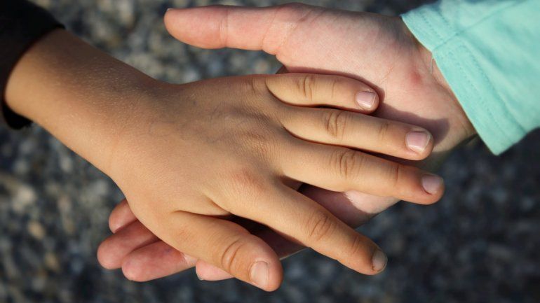 Buscan una familia sustituta para dos niñas sin hogar