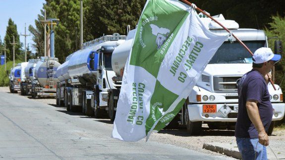 camioneros bloqueo los yacimientos por un conflicto laboral