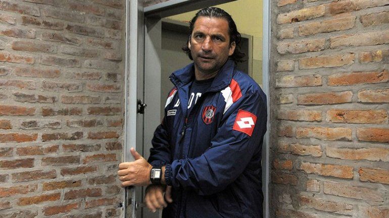 Pizzi, con el aval de cuervos conocidos del Alto Valle para agarrar San Lorenzo