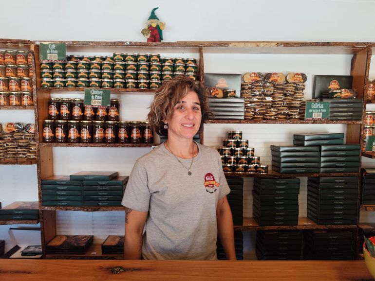 Yanina y parte de los productos que ofrecen en Nous.