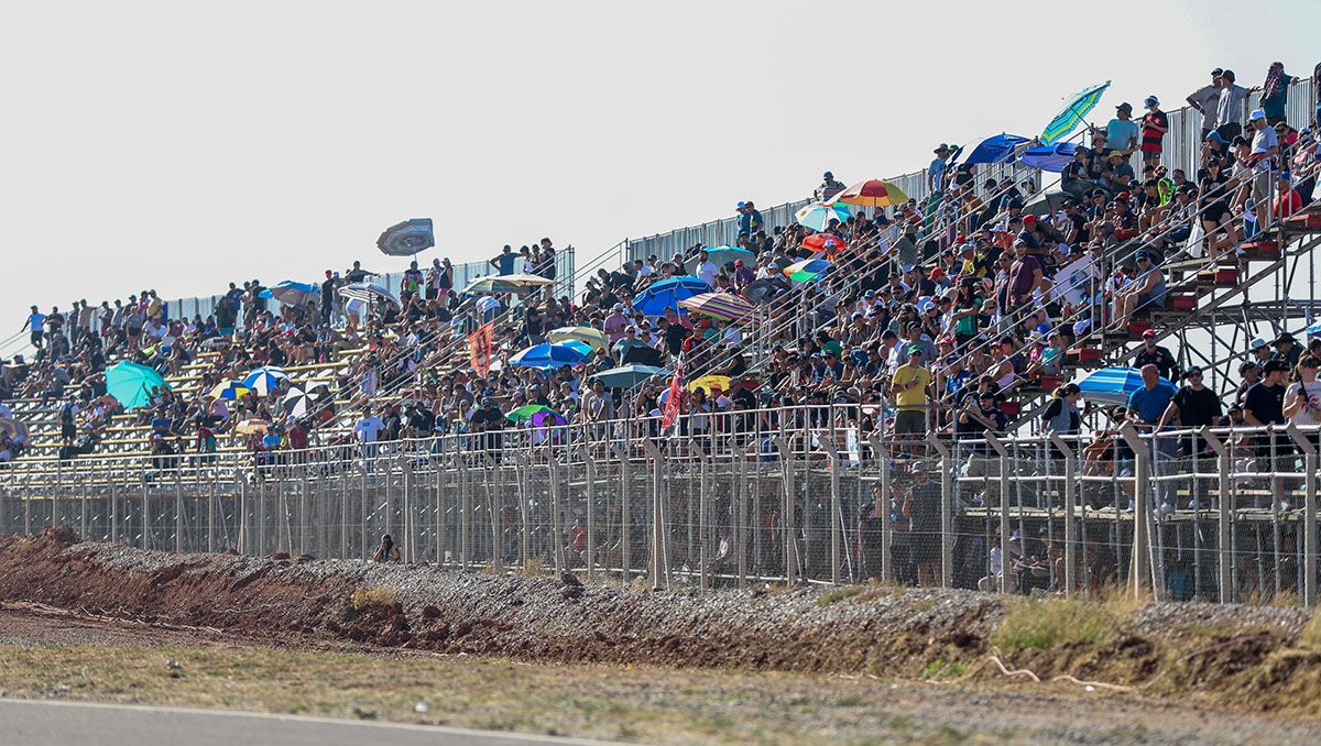 La gente pudo volver a disfrutar del Turismo Carretera en Neuquén.