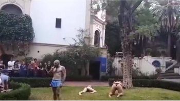escandalo en un museo porteno por una performance de baile al desnudo escandalo en un museo porteno por una performance de baile al desnudo