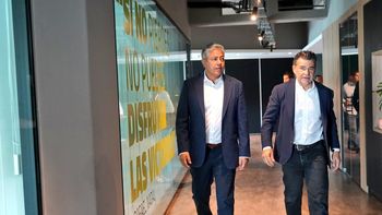 El gobernador de Neuquén, Rolando Figueroa, ponderó que Vaca Muerta consolida su liderazgo energético garantizando la sustentabilidad social y ambiental. El gobernador de Neuquén, Rolando Figueroa, ponderó que Vaca Muerta consolida su liderazgo energético garantizando la sustentabilidad social y ambiental.