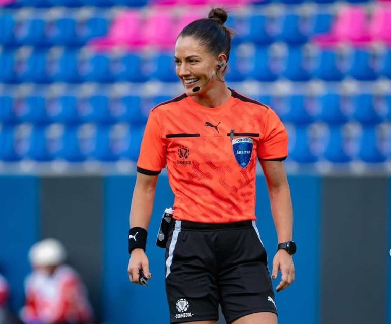 La árbitra Daiane Muniz fue cuestionada por el futbolista de Red Bull Bragantino luego de un partido por el torneo paulista. La árbitra Daiane Muniz fue cuestionada por el futbolista de Red Bull Bragantino luego de un partido por el torneo paulista.