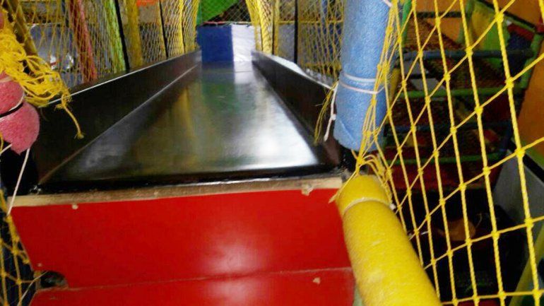 La viga con la que se lastimó la nena. Podría haber sido peor.