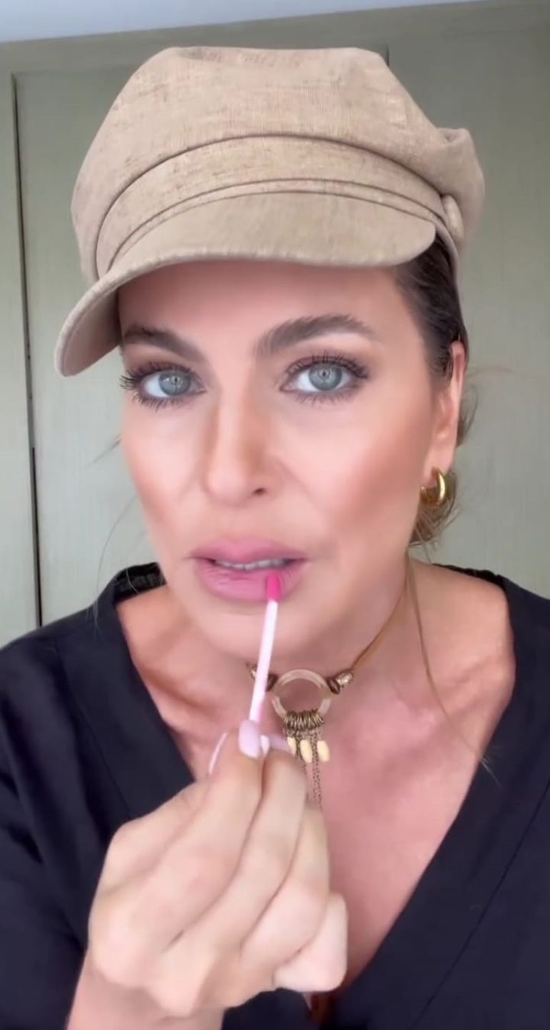 Karina Mazzocco es una fanática del maquillaje y del cuidado de la piel. Karina Mazzocco es una fanática del maquillaje y del cuidado de la piel.