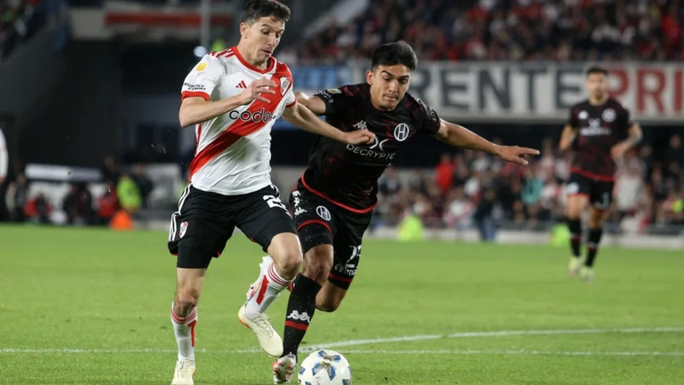 River quiere alcanzar la cima ante Huracán: formaciones, hora y TV