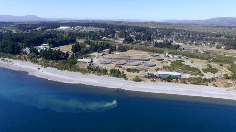 Por contaminación, prohíben bañarse en una zona del Nahuel Huapi