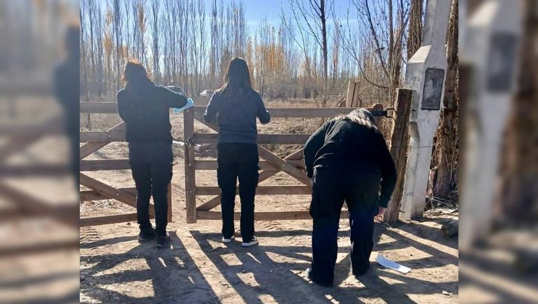 La clausura de la chacra no sirve de mucho, según los vecinos, si no hay una decisión política de frenar realmente la obra.