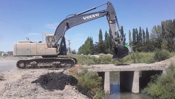 neuquen intensifica la limpieza de canales antes de la temporada de lluvias neuquen intensifica la limpieza de canales antes de la temporada de lluvias