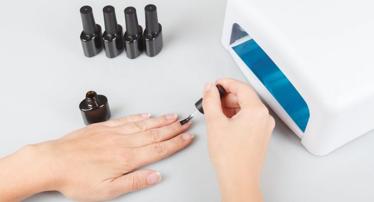 El riesgo de utilizar lámparas de secado de esmalte de uñas El riesgo de utilizar lámparas de secado de esmalte de uñas