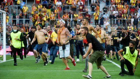Nuevo escándalo de hinchas en Francia: invasión y terror