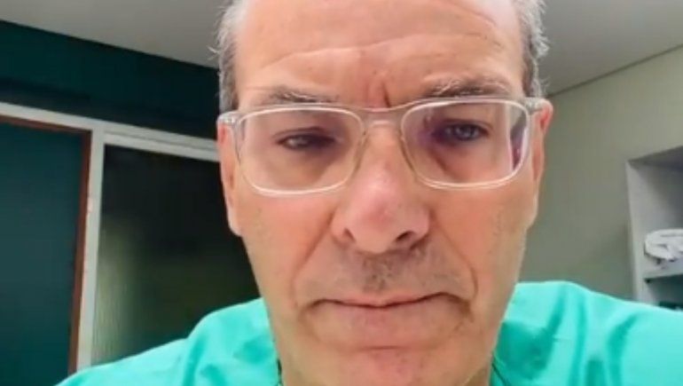 El video viral de un médico que transmitió la petición de un paciente intubado