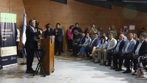 El gobernador Rolando Figueroa, en la presentación del Previaje Neuquino.