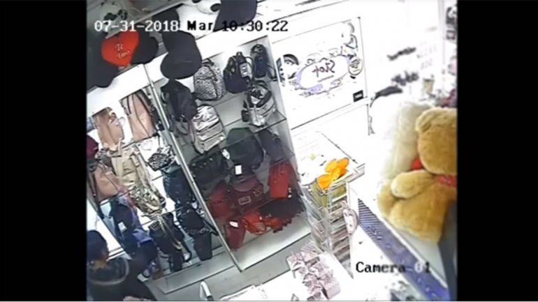 Mechera robó en un local y quedó escracharada en las cámaras de seguridad