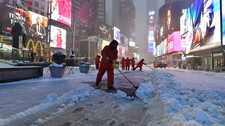 A la mañana ya habían caído 15 cm de nieve sobre Manhattan.