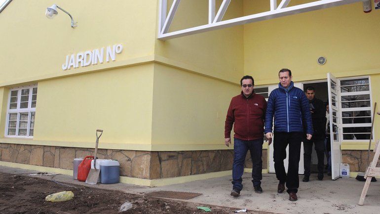 Gutiérrez y Díaz durante la visita al Jardín Nº 52.