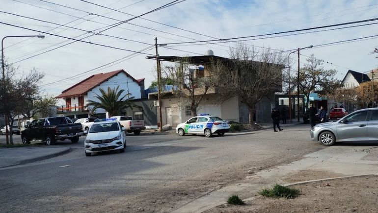 El sospechoso fue atrapado en el interior de una vivienda de Cipolletti. 