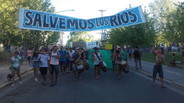 Los neuquinos volvieron a las calles en defensa de los ríos