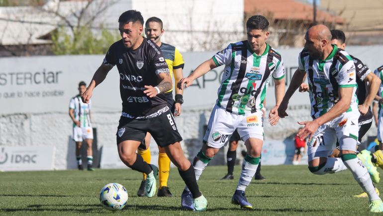 Franco Maximiliano Amarfil, pieza fundamental en el mediocampo de Cipolletti. Foto: Anahí Cárdena 