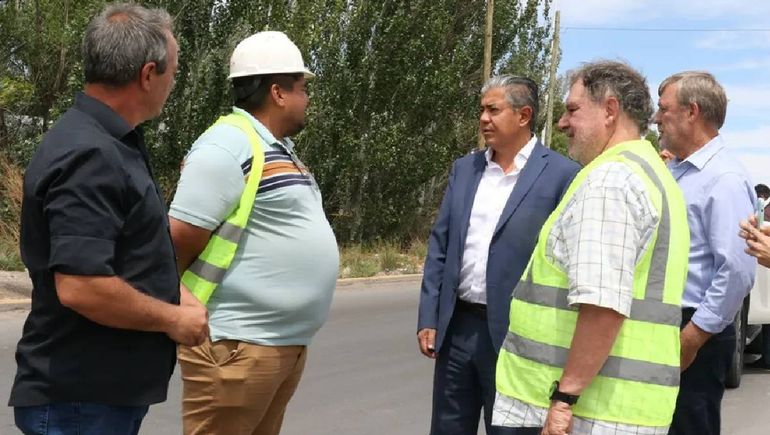 El gobernador Rolando Figueroa supervisó el inicio de los trabajos en la Ruta 7. El gobernador Rolando Figueroa supervisó el inicio de los trabajos en la Ruta 7.
