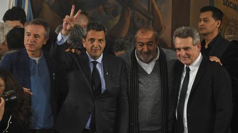 Massa-Rossi en el acto de esta semana en la CGT...promesas del candidato, pero para después de diciembre. Nada ahora.