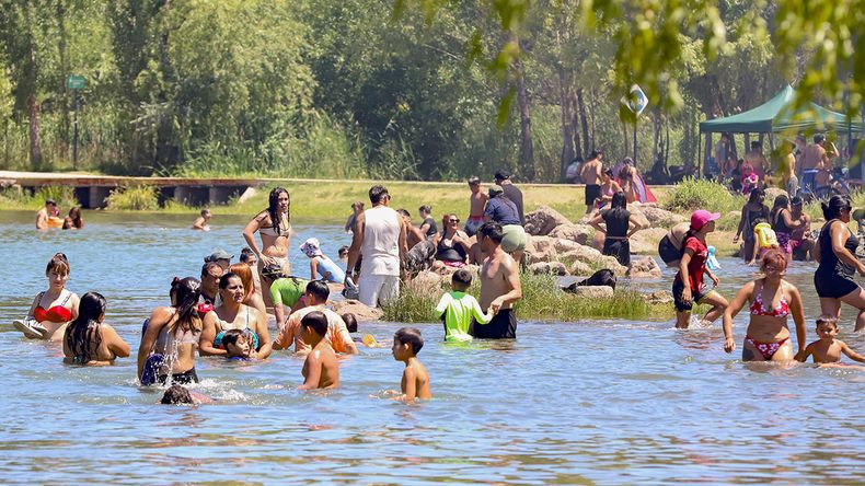 Se viven jornadas de calor extremo en Neuquén. | LM Neuquen Se viven jornadas de calor extremo en Neuquén.