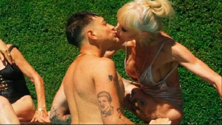 Quién es el famoso trapero, 41 años menor, que está de novio con Adriana Aguirre
