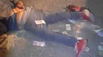 La policía de Santa Cruz investiga si, además de meterse en una casa, el detenido entró a un comercio que encontraron con la puerta entreabierta. La policía de Santa Cruz investiga si, además de meterse en una casa, el detenido entró a un comercio que encontraron con la puerta entreabierta.