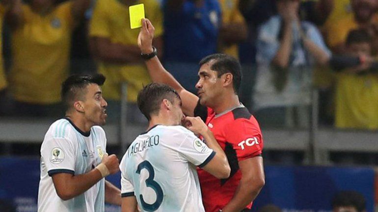 Acuña fue amonestado y se perderá el partido por el tercer puesto