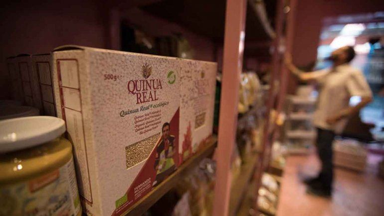 Muchos especialistas apuntan a la industria y a sus estrategias de marketing para imponer un producto en el consumo habitual de la gente.