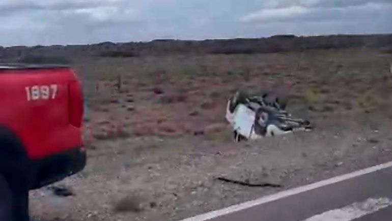 Fuerte vuelco cerca de Zapala: una mujer fue trasladada al hospital