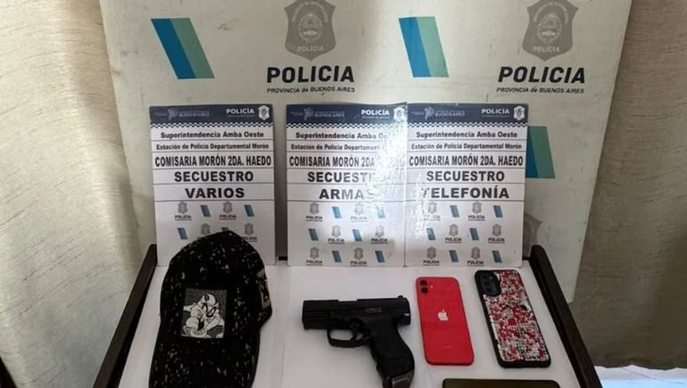 La escuela quedó bajo custodia policial tras las amenazas y el avance de la investigación La escuela quedó bajo custodia policial tras las amenazas y el avance de la investigación
