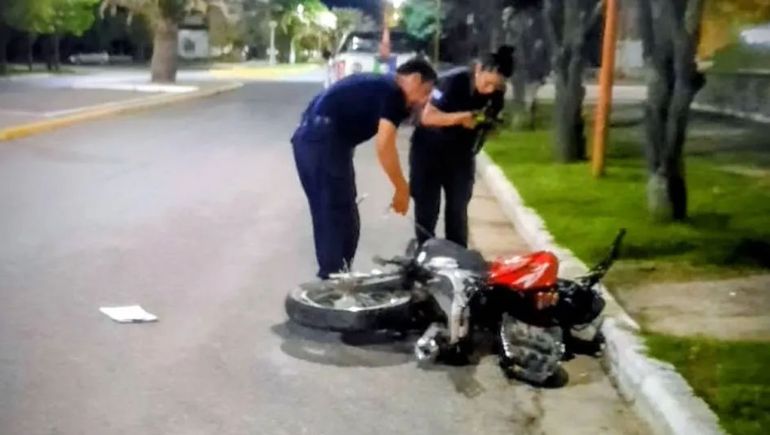 La moto robada en Neuquén capital fue recuperada en forma circunstancial tras un siniestro.