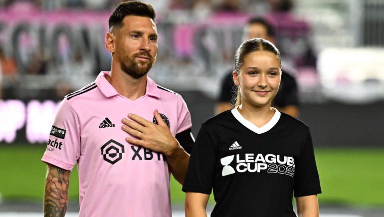 Lionel Messi junto a Harper Seven Beckham.