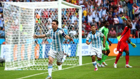 En 1994 hubo doblete del Pájaro Caniggia y en Brasil 2014 fue Messi el que tuvo doble festejo.