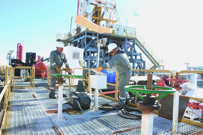 Los yacimientos de Vaca Muerta son responsables del crecimiento de la producción nacional de gas y petróleo. Los yacimientos de Vaca Muerta son responsables del crecimiento de la producción nacional de gas y petróleo.