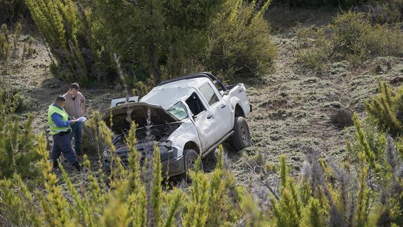 Perdió el control de su camioneta y desbarrancaron unos 70 metros