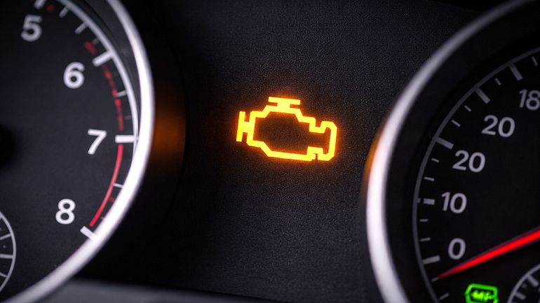 Se debe estar atento a si cuando hay olor a podrido en el auto se enciende el ícono de Se debe estar atento a si cuando hay olor a podrido en el auto se enciende el ícono de