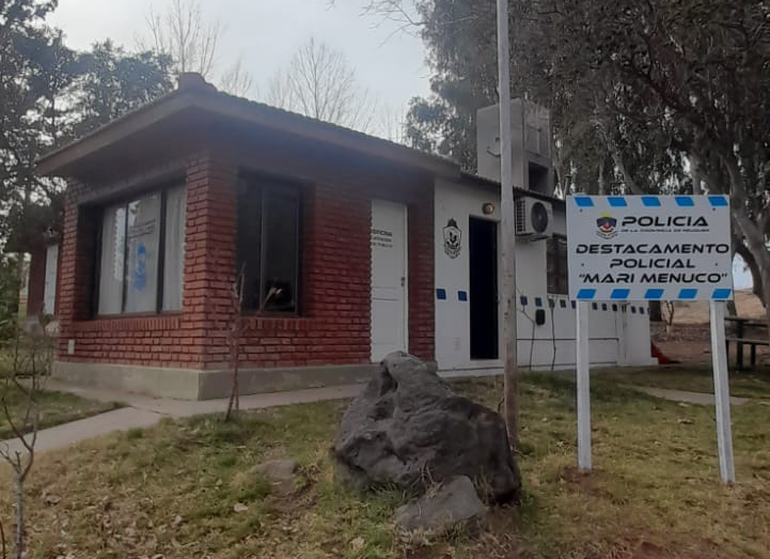 La Villa cuenta con un destacamento policial que dispone solo de un móvil y dos efectivos. La Villa cuenta con un destacamento policial que dispone solo de un móvil y dos efectivos.