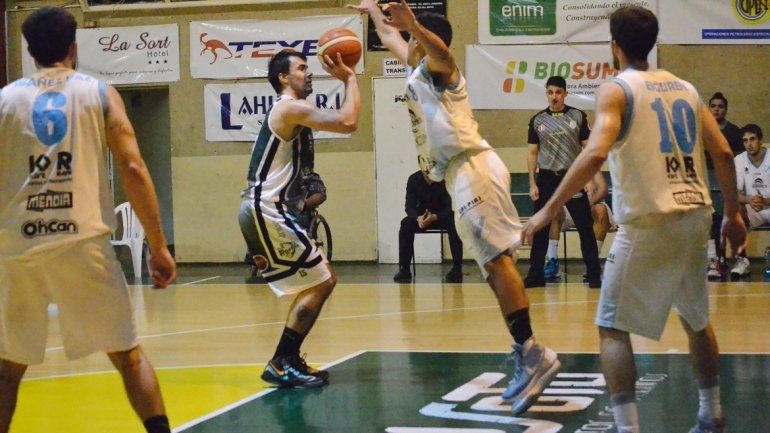 El equipo de Fernando Claris venció con claridad al Gasolero. Estiró la final de la Conferencia Sur a un 5º juego.