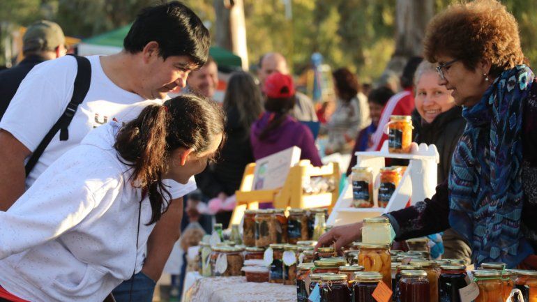 Centenario apuesta a las ferias de sus productos locales