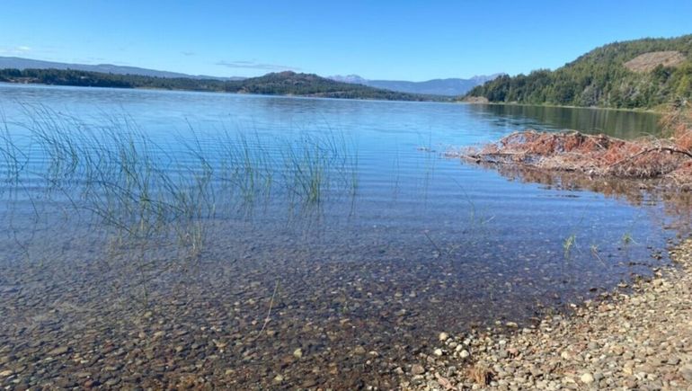 El Lago Lezana, a 10 kilómetros de Cholila, es uno de los más elegidos de la zona para hacer paseos en kayak. El Lago Lezana, a 10 kilómetros de Cholila, es uno de los más elegidos de la zona para hacer paseos en kayak.