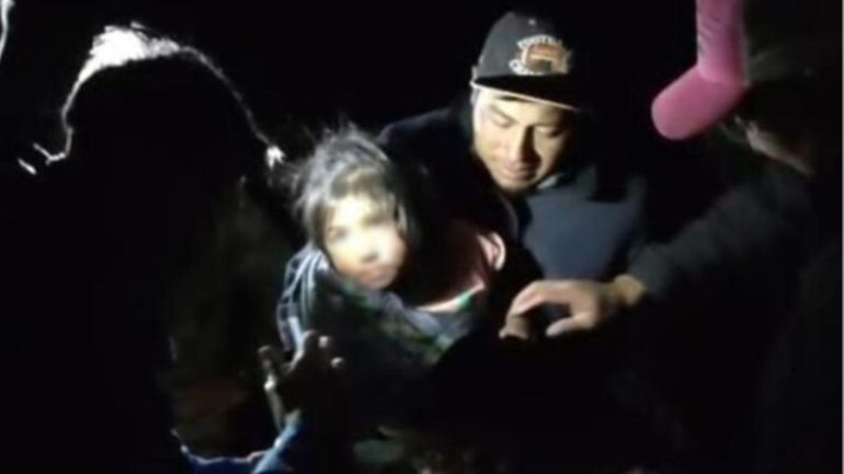 Emotivo rescate de una niña de 3 años en Caviahue.