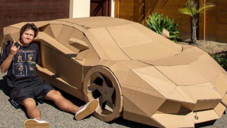 Viral: youtuber creó un Lamborghini de cartón y donó dinero a hospital.
