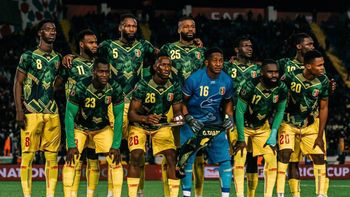 Un brujo estafó a los hinchas de Malí prometiéndoles el campeonato. Un brujo estafó a los hinchas de Malí prometiéndoles el campeonato.